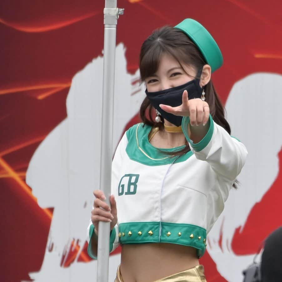 熊林保奈美のインスタグラム：「* . GT富士 グランドスタンドのお客様も ばっちり見えてたよー！😊 . . 見つけてくれてありがとう🐻💚 . . 今日もお仕事がんばろ👏🏻 . * #埼玉トヨペット #埼玉トヨペットgreenbrave #greenbrave #レースクイーン #RQ #埼玉トヨペットサポーターズ #熊林保奈美 #道産子 #Japanesegirl #paddokgirls #pitgirl #instalike #맞팔」