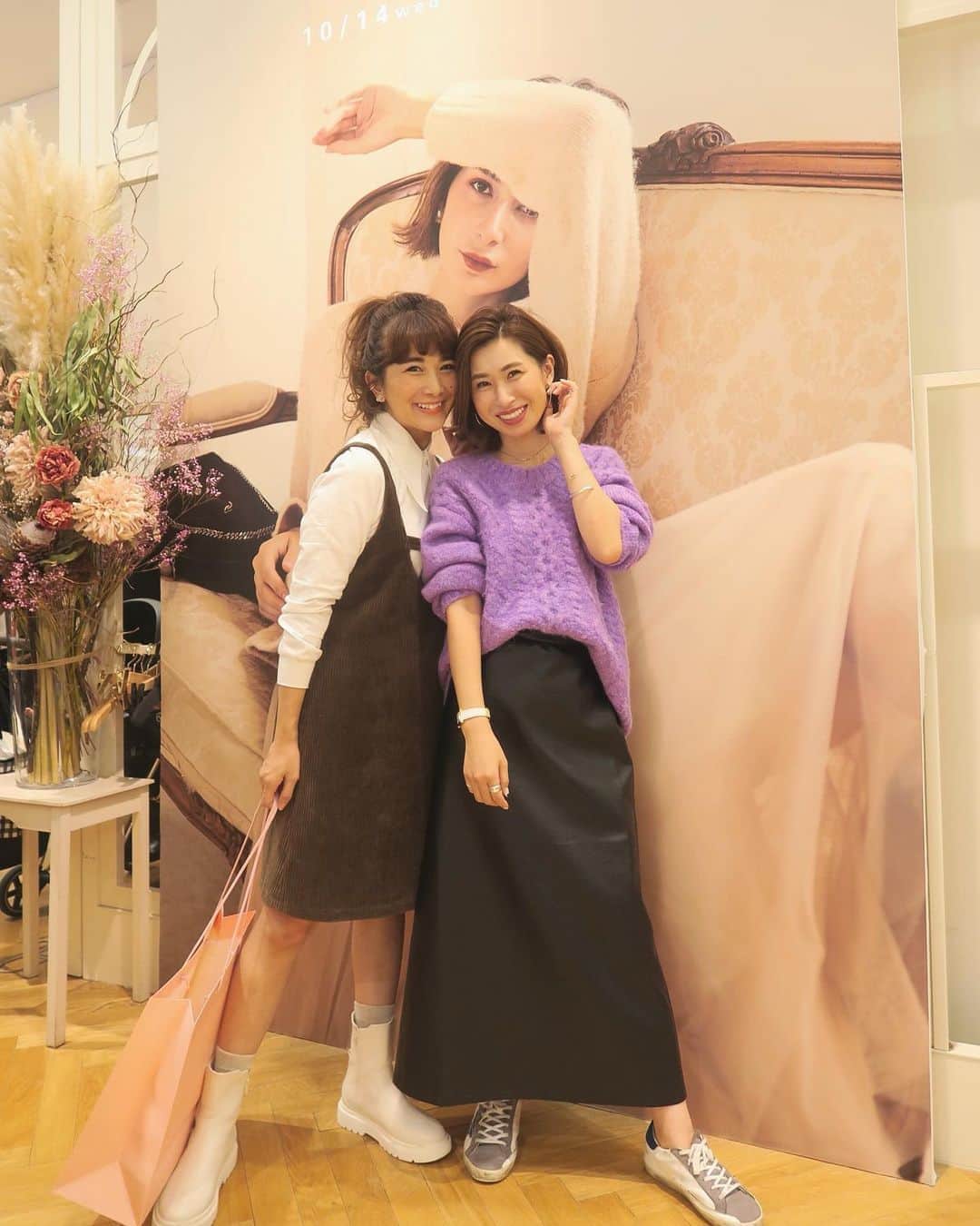 Mai Wakimizuのインスタグラム：「ギリギリセーフ！昨日UNMINOU @unminouofficialのpopup shopに行って来ました＼(^o^)／毎日全力全身で頑張っているayuちゃんを知っているから、ブースが見えた瞬間勝手に泣きそうになった。(誰。笑)お会いしたかったteam UNMINOUの方々や、めちゃくちゃ久しぶりのお友達にも会えて楽しいひと時♡ayuちゃんの拘りが沢山詰まったカタログに可愛いお洋服、そしてHAPPYを沢山ゲット♡タイミング良く休憩タイムを一緒に過ごせたので、popupでの素敵なエピソードを聞いてたら一瞬で休憩終わりました。笑 popup shopは今日まで♡ #unminou#アンミヌ#阪急百貨店#大阪」