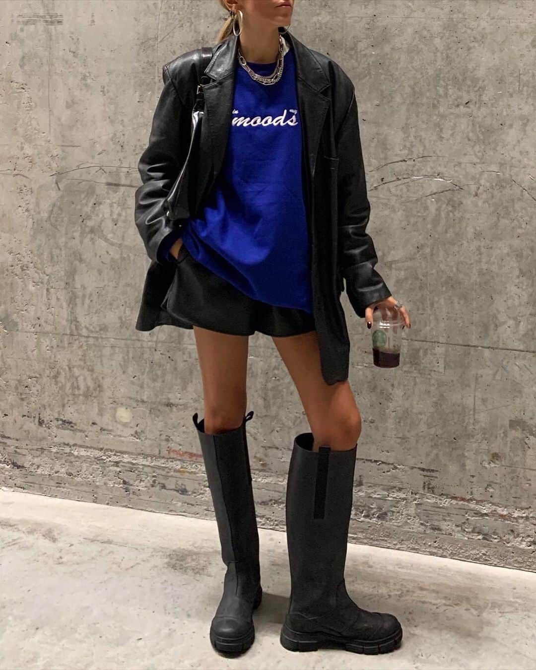 WHO WHAT WEARさんのインスタグラム写真 - (WHO WHAT WEARInstagram)「No pants, no problem. It's all about pairing knee-high boots with bare legs right now for a look that feels totally fresh for fall. Tap our link for more cool boot outfit ideas worth trying. photos: @nlmarilyn, @matildadjerf, @laurennicolefk, @sofiamcoelho」10月20日 10時01分 - whowhatwear