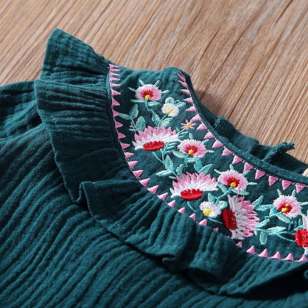 Insta Outfit Storeさんのインスタグラム写真 - (Insta Outfit StoreInstagram)「@fredandmaggie 💖 🌸 NEW! Embroidered Ruffle Romper 🌸 £15.00 •   Stunning Vintage Style Romper with floral embroidery and ruffle detail collar. The beautiful deep teal colour and full length sleeves make this an Autumn/Winter wardrobe must-have for your little one. Also features Button back detail and inside leg poppers for easy changing.  Available from 3-24 months.   Shop Now! Link in Story 🔗 ⁣ #babyclothes #baby #babygirl #babyfashion #babyboy #kidsfashion #kids #handmade #babyshower #babystyle #newborn #kidsclothes #babyshop #shopsmall #babyboutique #babiesofinstagram #babylove #babies #babymodel #babyclothing #fashion #love #cute #kidswear #cutebaby #babygift #babywear #toddlerfashion #momlife #bhfyp」10月20日 1時27分 - instaoutfitstore