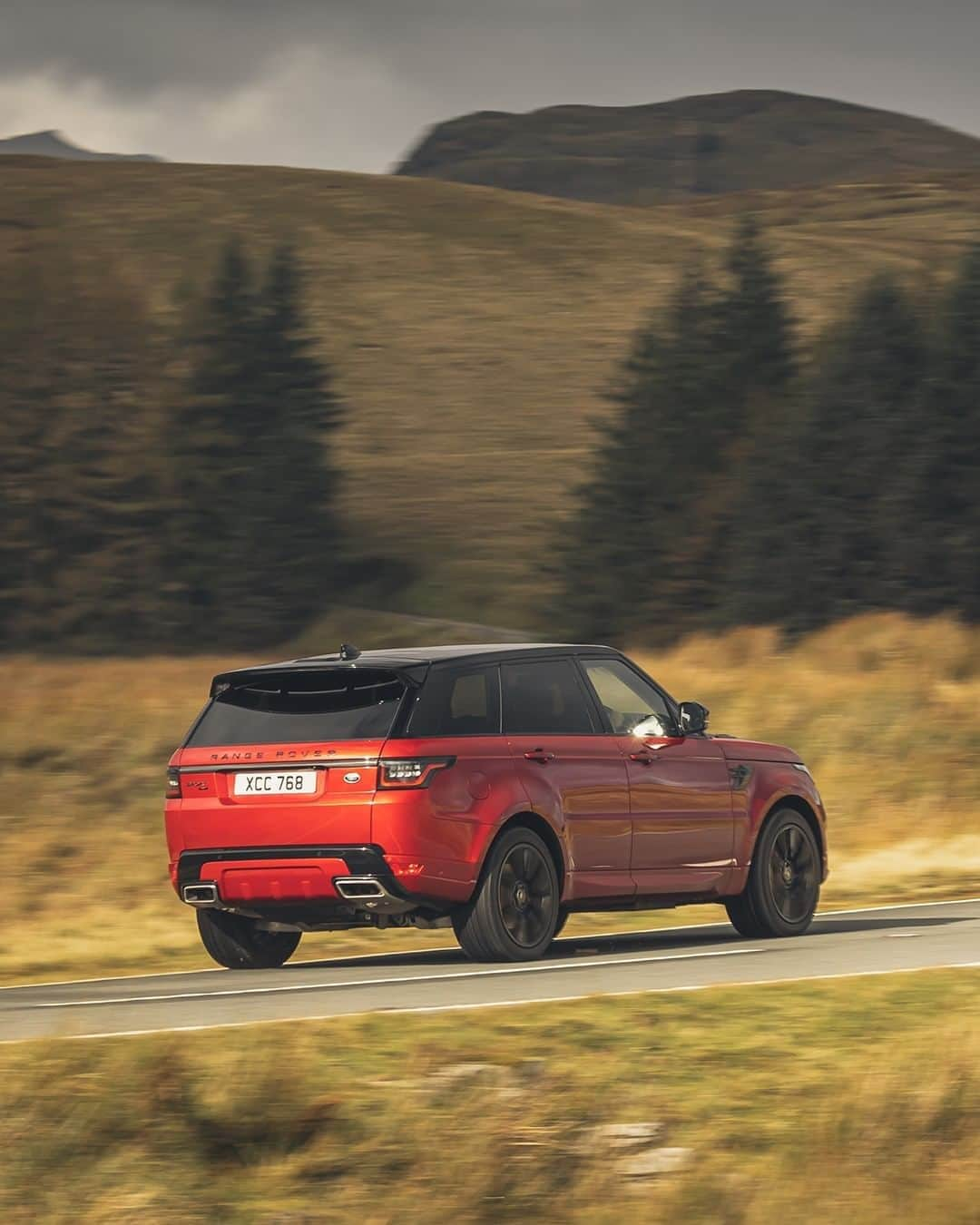 Land Roverさんのインスタグラム写真 - (Land RoverInstagram)「Poised, precise, and powerful, the #RangeRoverSport offers extraordinary performance both on and off-road. Book a test drive via the link in our bio.  #LandRover #FirenzeRed #LuxurySUV #PerformanceSUV #RangeRover50 #50YearsOfRangeRover」10月20日 1時30分 - landrover