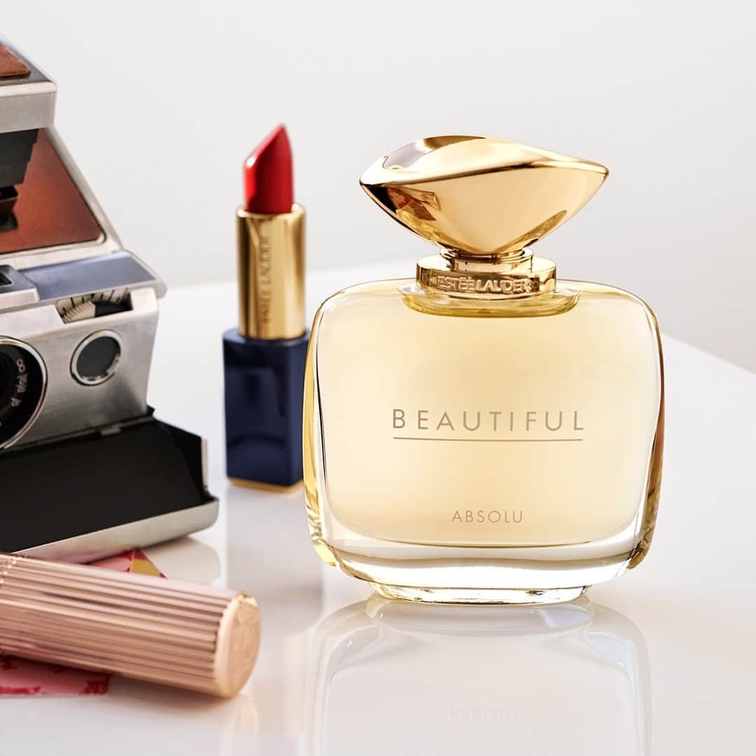 のインスタグラム：「Classic beauty: a red lip 💄 and Beautiful Absolu Eau de Parfum. We’re shaking up the original “fragrance of a thousand flowers” with the addition of Tuberose Chronofleur and a new iconic bottle. Tap to shop our updated classic.   #warholfoundation ©/®/™ The Andy Warhol Foundation for the Visual Arts, Inc. Used with permission of @warholfoundation.」