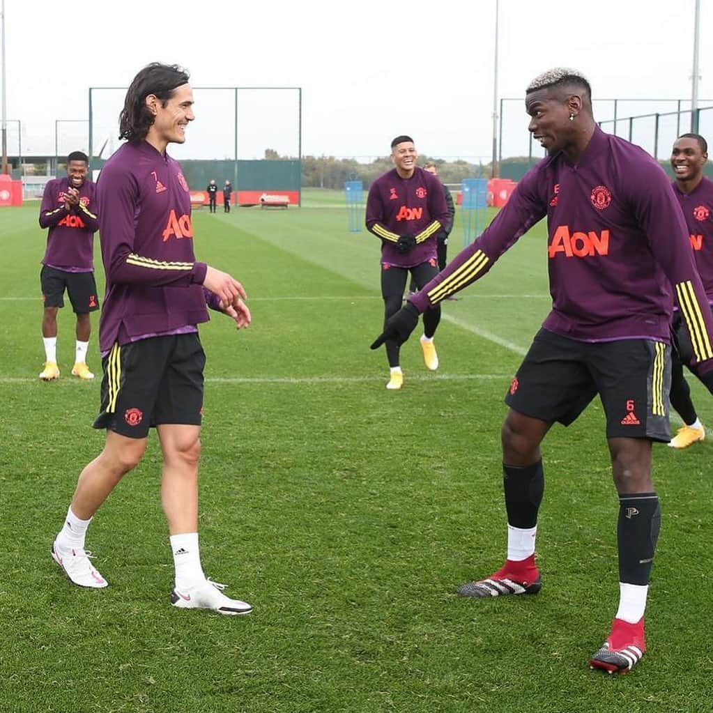 エディンソン・カバーニさんのインスタグラム写真 - (エディンソン・カバーニInstagram)「Second training day, working hard. Segundo día de entrenamiento, seguimos a full. 🔴 #MUFC #UCL⚽」10月20日 1時57分 - cavaniofficial21