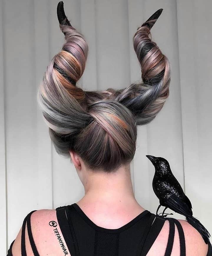 CosmoProf Beautyさんのインスタグラム写真 - (CosmoProf BeautyInstagram)「Halloween is sure to be magnificent this year😈⁣⁣⁣ ⁣⁣⁣ @tiffanymhair styled this Halloween 'do with @sexyhair Big Sexy Hair Powder Play for grip in expanding hair around the horns & Sexy Hair Big Sexy Hair Spritz and Stay for maximum hold & shine.⁣⁣⁣ ⁣⁣⁣ Find the Sexy Hair products you need to create magnificent Halloween looks at #cosmoprofbeauty where you are #licensedtocreate⁣⁣⁣ ⁣⁣⁣ #repost #sexyhair #HalloweenHair #halloweeninspo #halloweenlook #halloweencostume #halloweencostumes #maleficent #vivids #vividhair #trendyhair #creativehair」10月20日 2時01分 - cosmoprofbeauty