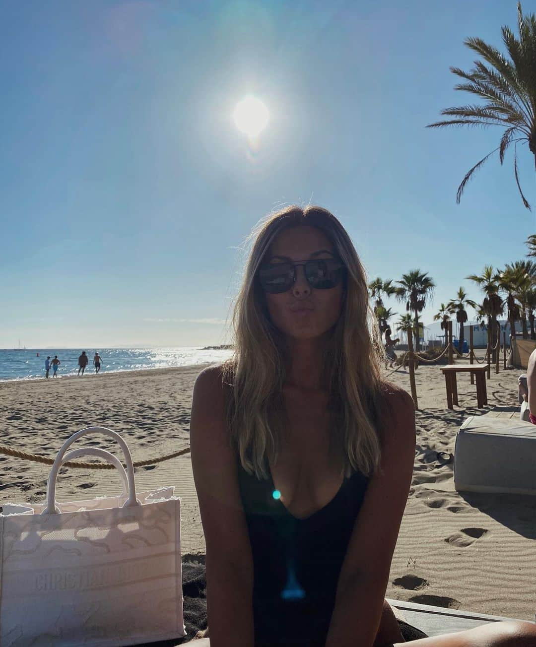 Bianca Ingrossoさんのインスタグラム写真 - (Bianca IngrossoInstagram)「När man glassade på en strand med två bästa vänner 🍹」10月20日 2時20分 - biancaingrosso