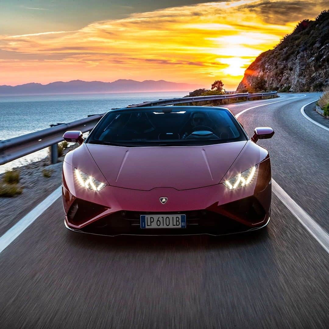 ランボルギーニのインスタグラム：「Some journeys are enhanced by the Super Sports Car you drive.  Just like we do with our Huracán EVO RWD Spyder.  #Lamborghini #HuracanEVORWDSpyder #RewindToRWD」