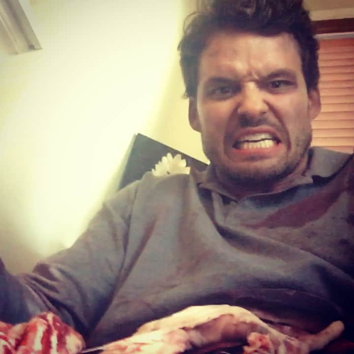 オースティン・ニコルズのインスタグラム：「WARNING!! The following video contains explicit content. Mature audiences only.  This was on my last day of work on @amcthewalkingdead .  I was sitting in some house in Alexandria waiting to be called to set. And I realized I had no idea how to play a zombie. So I thought I better practice. Oh and yes, those are my guts.  #thewalkingdead」