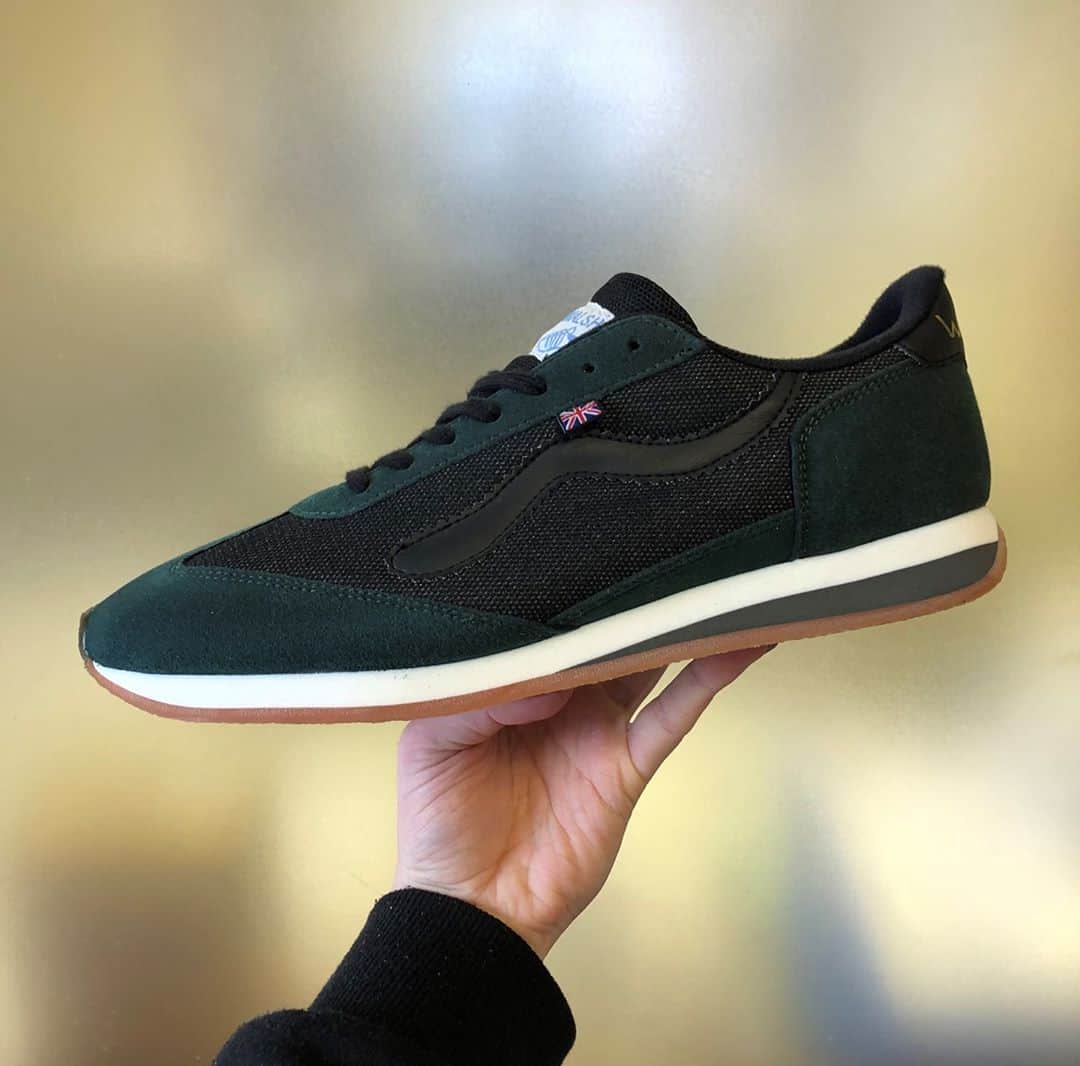ウォルシュのインスタグラム：「The Fierce Range is out at Walsh. Oh, and they're Vegan Friendly 🙌 . . . #normanwalshuk #normanwalsh #britishmanufacturing #madeinbritain #ukmfg #shoes #footwear #sneakers」