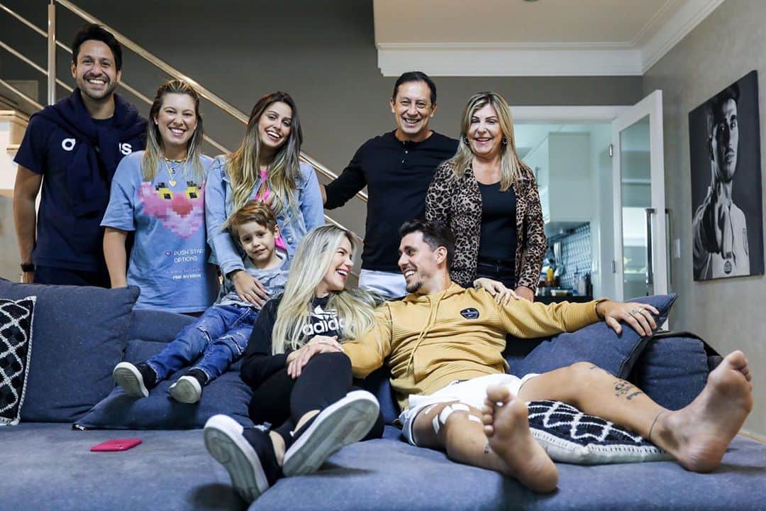 ダニーロ・フェルナンド・アベラールのインスタグラム：「Familia ❣️」