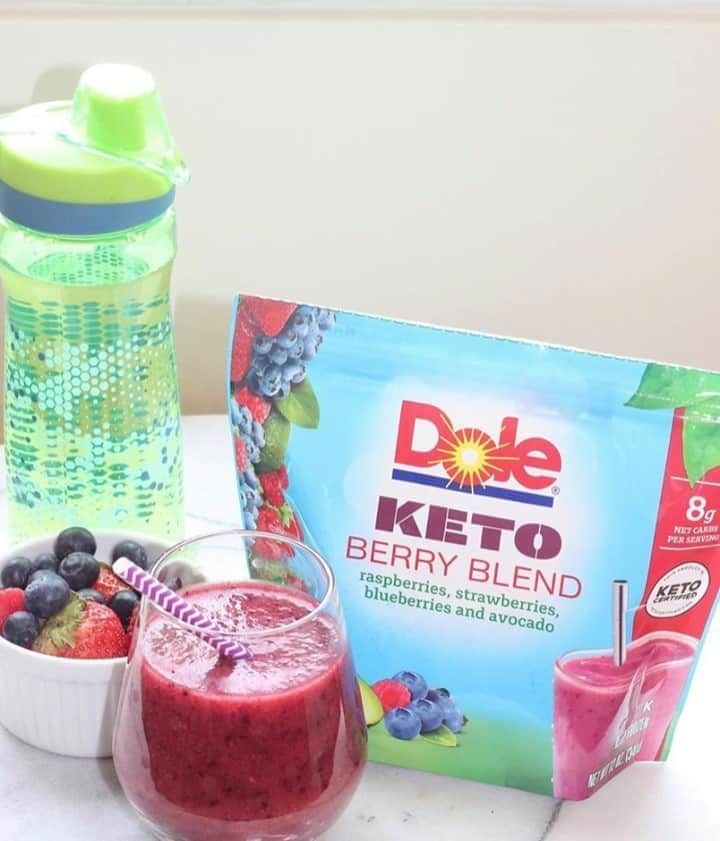 Dole Packaged Foods（ドール）のインスタグラム：「Low effort AND 0g added sugar? Yes please 🙏 @Sherrislookbook started blending DOLE® KETO Berry Blend into her days and you should, too!」
