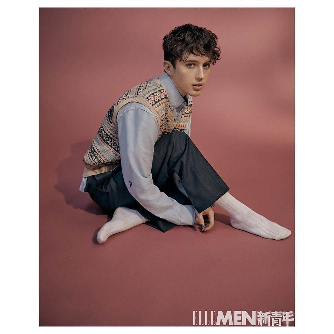 Polo Ralph Laurenさんのインスタグラム写真 - (Polo Ralph LaurenInstagram)「#TroyeSivan wears a #PoloRalphLauren Fair Isle Sweater Vest, Classic Oxford Shirt, and Tailored Trouser in @ELLEMenFresh's China Anniversary Issue cover story.  Editor–in-Chief: Assange Zhou Creative Director @XylCindy Photographer: @TajetteOHalloran Producer: Yiwei Zhang (IDA SOCITY), Doone Colless (@CocoProductions) Stylist: @SarahBanger (@CocoProductions)/ @Fionain2046 Set Styling: Paige Anderson (@CocoProductions) Makeup & Hairstyle: @NigelStanislaus (@CocoProductions)  #RLEditorials #PoloRLStyle」10月20日 2時42分 - poloralphlauren
