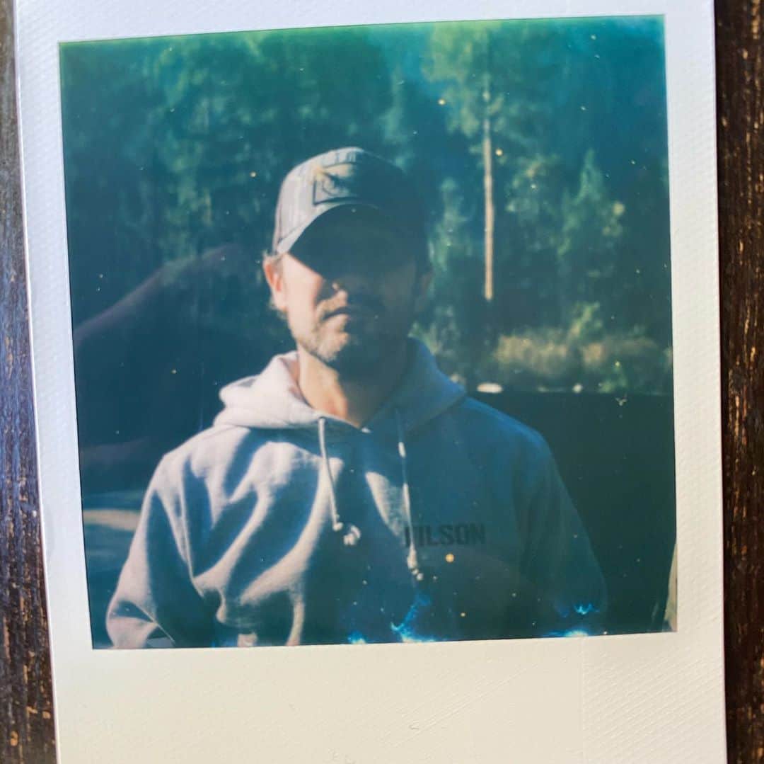ジョシュ・スチュワートのインスタグラム：「#onelife  #fishitwell  #unfailinggoods   Polaroids from my girl. @alexakdavalos」