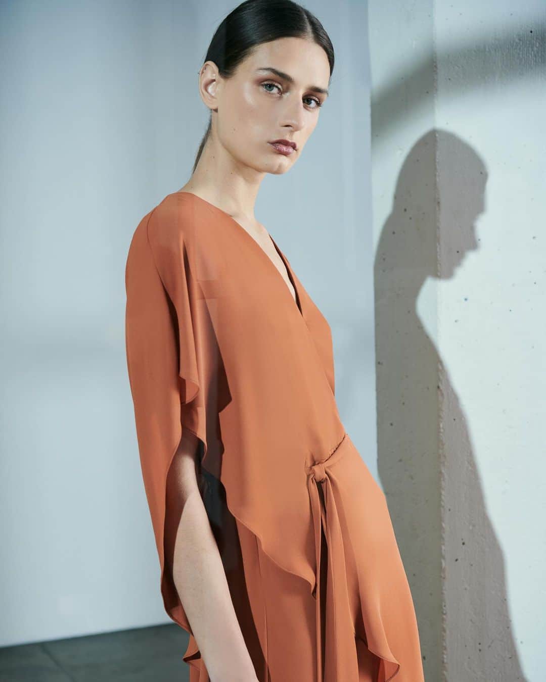 のインスタグラム：「Fall-ready hues have arrived to halston.com — shop now in bio.」