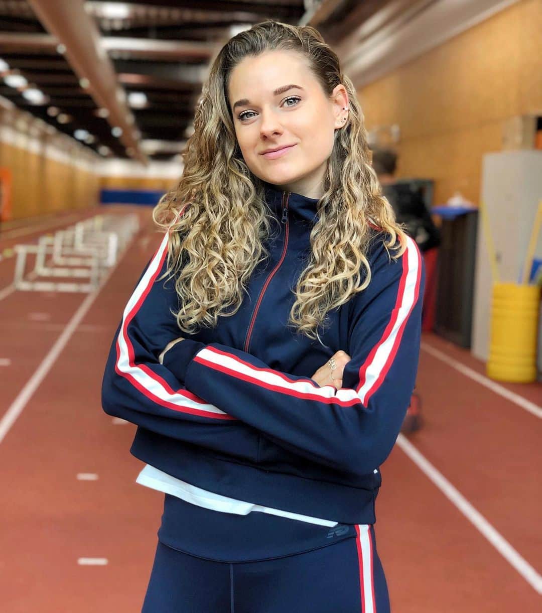 ラウラ・デ・ウィットのインスタグラム：「Feels good to be back on track❤️🤍💙 Week 2, let’s gooooo ✌🏼」