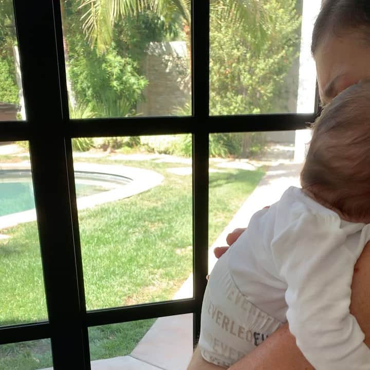 リア・ミシェルのインスタグラム：「My favorite video of the birthday girl  dancing with E to Uncle Jonathan 💛」