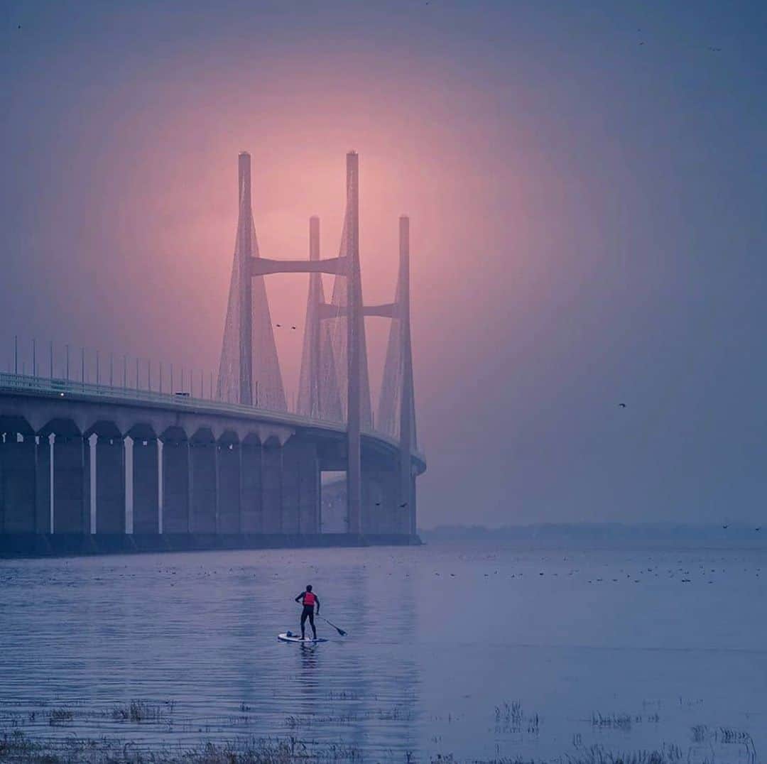 のインスタグラム：「Hi #Igers! Feel the light this day 💜💛📸 photo by @itkapp and @igersbristol 🥰 #igersbristol #igersUK #igers」