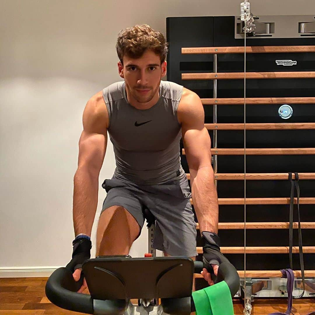 レオン・ゴレツカさんのインスタグラム写真 - (レオン・ゴレツカInstagram)「Uffi 💪🏼🚲」10月20日 3時15分 - leon_goretzka