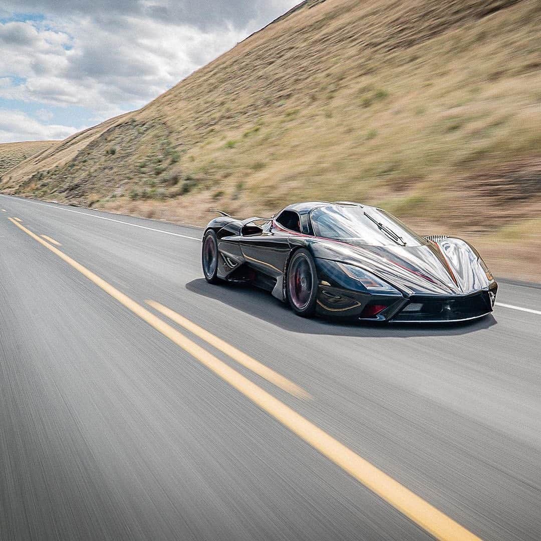 CarsWithoutLimitsさんのインスタグラム写真 - (CarsWithoutLimitsInstagram)「The @ssc_northamerica Tuatara is the new king.  331MPH & Two-way average of 316.11MPH.  This beast is powered by a twin Turbo 5.9L V8 W/ 1750HP.  Content by @oliverjameswebb @buddywyrick @driven.plus  #CarsWithoutLimits #SSC #Tuatara」10月20日 3時26分 - carswithoutlimits