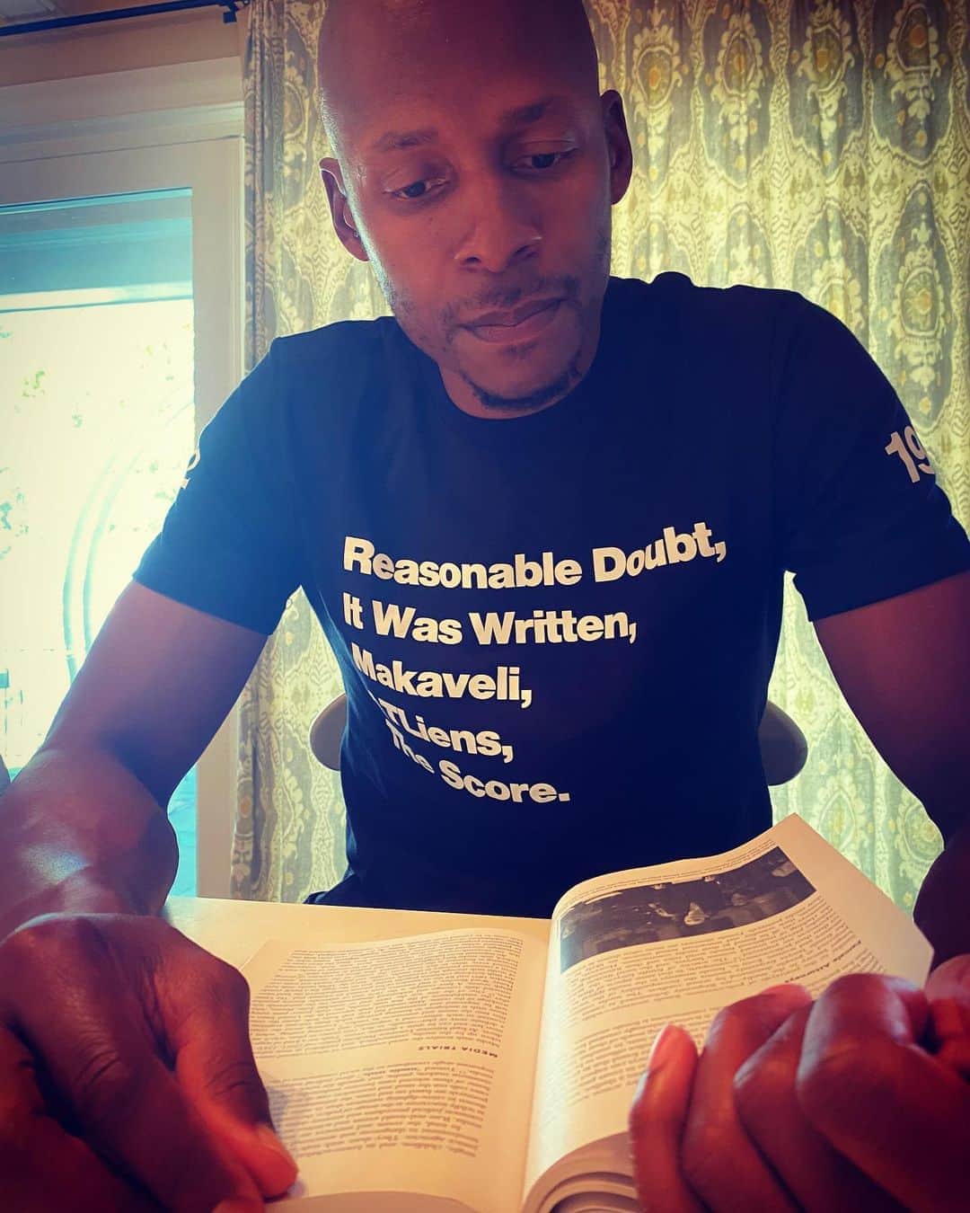 レイ・アレンのインスタグラム：「Reppin some of the best albums of all time while getting my studies in!  96 was a great year for hip hop.  What is your favorite 90’s rap album of all time? #jayz #pac #outkast #fugees #sociology #crimeandjustice @junearcher @since1982nyc」