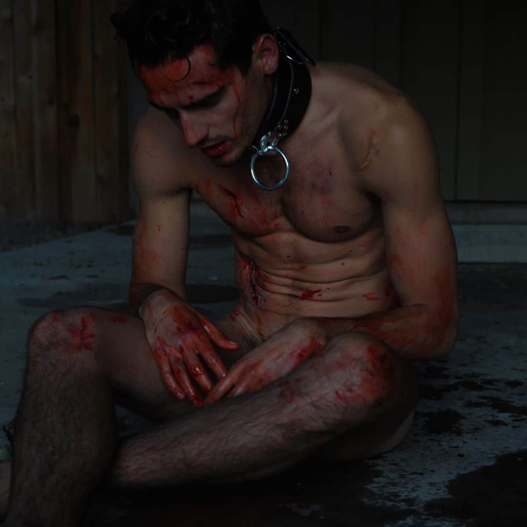 のインスタグラム：「19 OF 31 DAYS OF ALL THE DEAD BOYS . So we’re a bit past the halfway point on this 31 day stretch. I’m not gonna lie - showing up every day to write hasn’t always been easy. . Thank you to everyone who’s been reading along. So many people have reached out over DM to tell me how much they’re enjoying these stories and I really appreciate it. . IF you’re into what I’ve been doing here (either visually or the storytelling) consider going over to allthedeadboys.com and “signing up”. If you share your email, I’ll be sending more ALL THE DEAD BOYS your way. I’m also working on some longer form written pieces - going into more depth on some of the things I’ve been writing about here. I hesitate to call it a “newsletter” but I guess that’s essentially what it is. . And there will be no shortage of sexy images dripping with blood sweat and tears. . One more thing... . If you’re a fan of ALL THE DEAD BOYS - I set up a little survey to help me know what you’re most interested in as I work on building the website and planning the content. It’s sooo helpful to hear what YOU wanna see there - instead of me just working in a creative vacuum. You can find the survey via the link in my bio. Thanks to everyone who’s already filled it out - it’s been super inspiring to read your responses. . I’ll be back tomorrow to talk more about BUGCRUSH... . Until then... . Carter . 19 OF 31 ARTHUR for @all_the_dead_boys . P.S. If anyone has any specific questions about BUGCRUSH leave them in the comments below.」