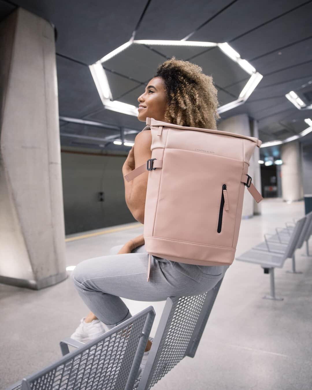 Kapten & Sonさんのインスタグラム写真 - (Kapten & SonInstagram)「'Always on the go with a grateful heart.' 💛 Our backpack Aarhus "Mauve" is your perfect everyday companion. 🌸 #bekapten #kaptenandson⁠ .⁠ .⁠ .⁠ #backpack #essentials #style #fashion #fashionlover #inspiration #lookoftheday #ootd #explore #citylook」10月20日 3時30分 - kaptenandson