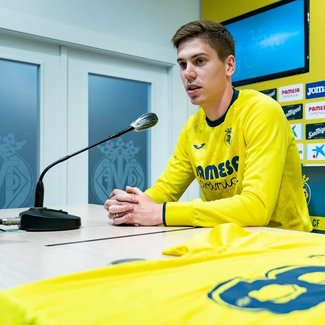 ビジャレアルCFさんのインスタグラム写真 - (ビジャレアルCFInstagram)「💬 @juanfoyth: "El Villarreal es el equipo perfecto para crecer". El #Villarreal ha presentado al defensa argentino, que ha prometido "esfuerzo y trabajo" para ayudar al Submarino. . 💬 @juanfoyth: "Villarreal is the perfect team for me to grow in." #Villarreal presented the Argentinean defender who has promised "effort and hard work" to help the Submarine. . #futbol #football #soccer #laliga」10月20日 3時31分 - villarrealcf