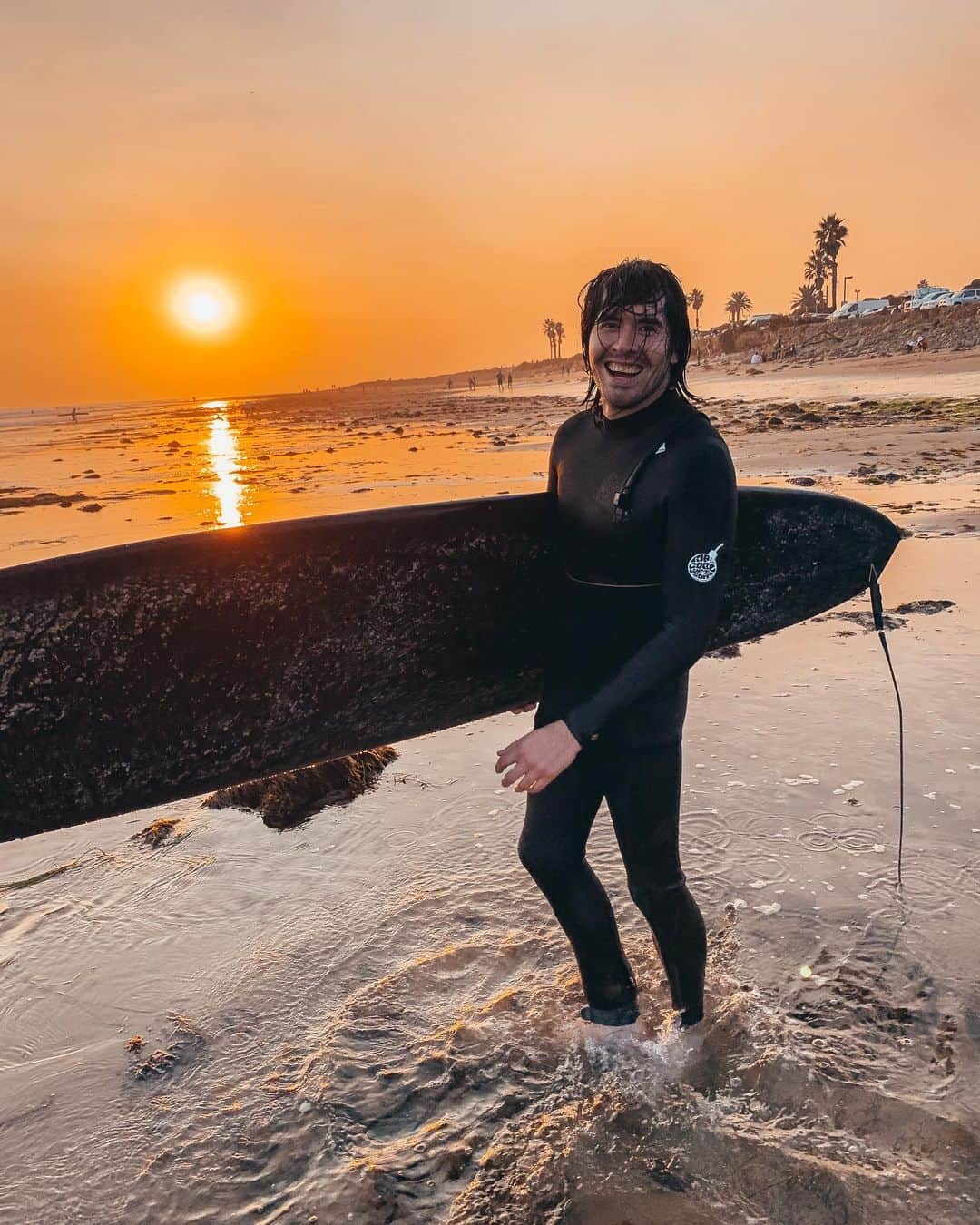 German Garmendiaのインスタグラム：「Mi primera vez intentando surfear 🌊 Me pude parar en la tabla y voy a considerar eso un win!!」