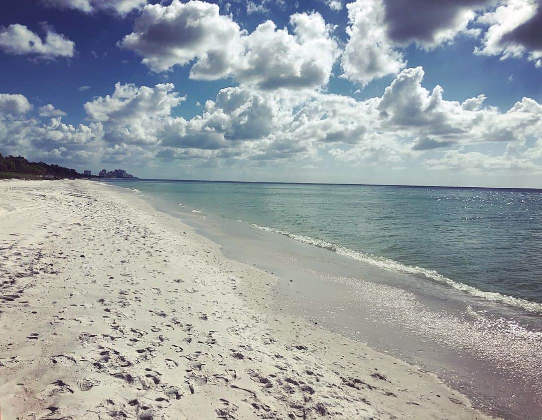ドナ・フェルドマンのインスタグラム：「#vitaminsea #naplesflorida」