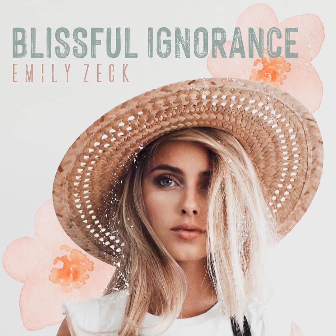 Emily Zeckさんのインスタグラム写真 - (Emily ZeckInstagram)「‼️ALBUM OUT FRIDAY 10/23‼️ Really amped about this bundle of music. Y’all asked for some more acoustic stuff, so I included a few stripped down mellow songs. And a breakup song. And a song about the moon cuz damn, I love the moon. Def a couple love songs too. There might be a song about how much I love napping. Word on the street is that there also miiiiiight be a @commonkings feature on it too 😏🤫 but you didn’t hear that from me. Also really thankful for my friends who always pull through and support me. @chazpilarcik made the album art for this one and she’s so talented it HURTS.」10月20日 3時52分 - thatpineapplegirl