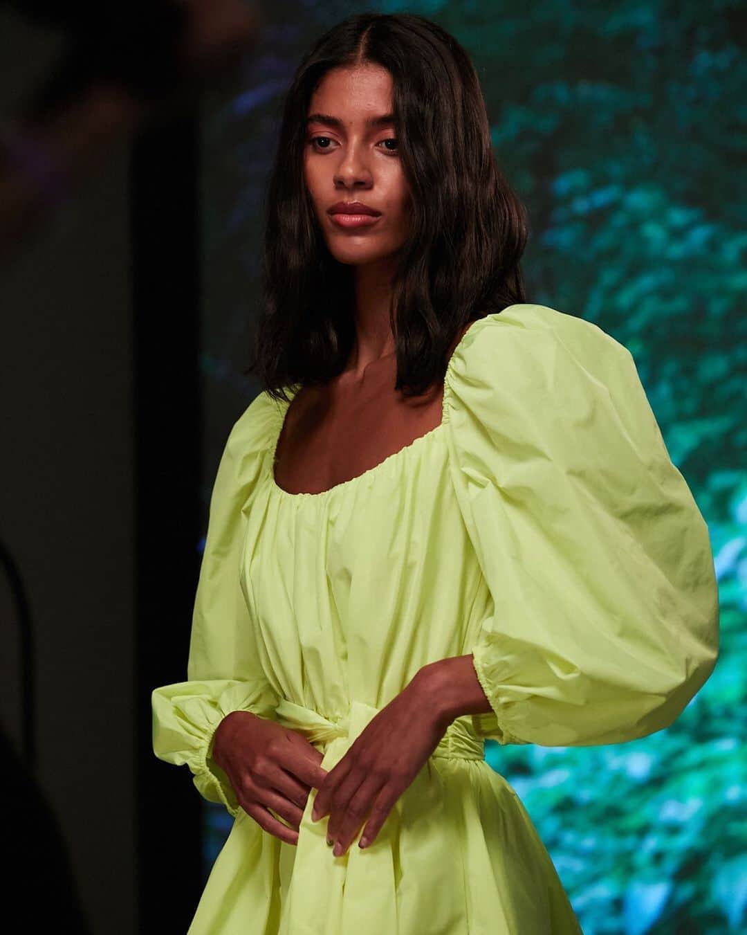 のインスタグラム：「Nothing like a little shoulder drama 💚 Behind-the-scenes at @cinqasept's #NYFW collection shoot. 📸 by @johnnydeguzman」