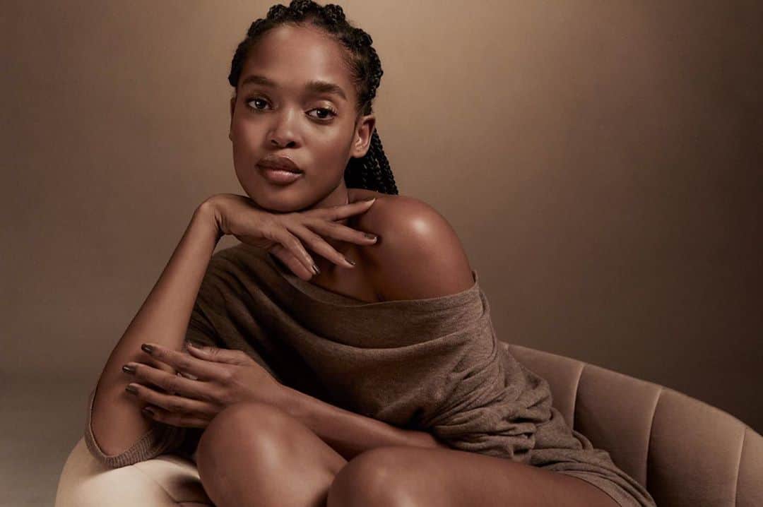 のインスタグラム：「MARIHENNY @marihenny for @donnakaran Cashmere Mist Campaign  Photographer: @charlottemwales Stylist: @debswatson Makeup: @jenmyles Hair: @estherlangham @donnakaran   #WOMEN360MGMT #LisaWashington #Marihenny #DonnaKaran #cashmere #mist #campaign」
