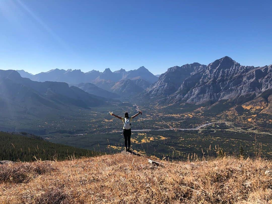 ヘイリー・ベルのインスタグラム：「Can’t wait for some winter hiking and snowshoeing with this one! 🏔❄️」