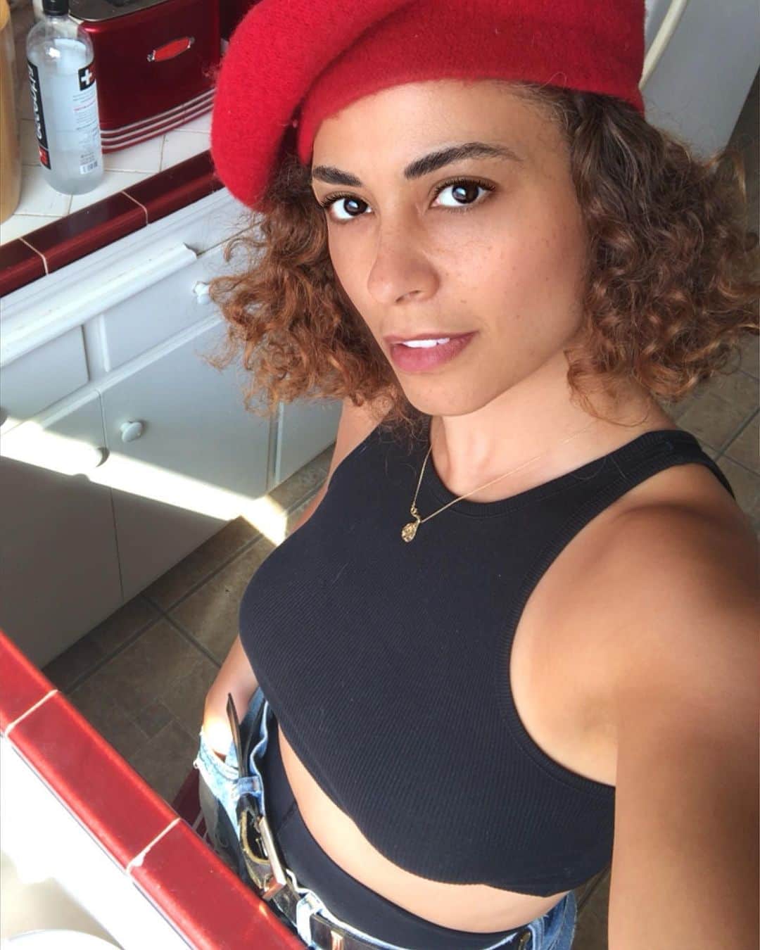 ヤスミン・アル＝マスリーのインスタグラム：「🍓📌🍎🍒❤️」