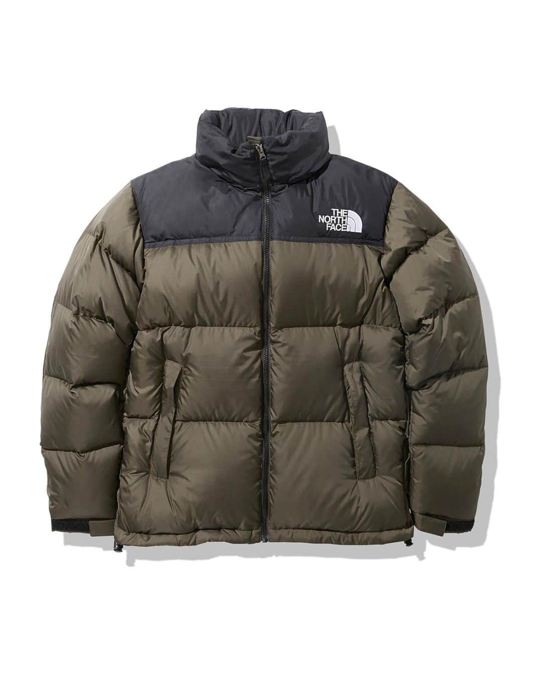 アトモスさんのインスタグラム写真 - (アトモスInstagram)「. 毎年絶大な人気を誇るTHE NORTH FACE NUPTSE JACKETが今年も登場する。 1992年、エクスペディション向けに開発し、1990年代のTHE NORTH FACEを代表するヘリテージモデルであるヌプシジャケット。当時の仕様や素材はそのままに、サイズ感を現代版にアジャスト。断熱・保温性に優れる600フィルパワーのダウンを中わたに使用。表生地は強度がある50デニールのリップストップナイロンに撥水加工を施し、パックに干渉する肩部分はナイロン素材で補強している。静電気の発生を抑える静電ケアシステムを採用。アウトドアからタウンユースまで、幅広く活用できる一着です。 本商品は10/21(WED)よりatmos-tokyo.comで販売し、10/23(FRI)よりatmos新宿店、atmos BLUE表参道店、atmos心斎橋店にて販売致します。 . THE NORTH FACE NUPTSE JACKET, which is extremely popular every year, and it will appear again at this year. Developed for expedition in 1992, the NUPTSE JACKET is a heritage model that represents THE NORTH FACE in the 1990s. The specifications and materials at that time are kept as they are, and the size is adjusted to the modern version. 600 fill power down with excellent heat insulation and heat retention is used for the inner pad. The outer fabric is a strong 50 denier ripstop nylon with a water repellent finish, and the shoulders that interfere with the pack are reinforced with nylon material. Uses an electrostatic care system that suppresses the generation of static electricity. It is the first place that can be widely used from outdoor to town use. This product will be on sale at atmos-tokyo.com from 10/21 (WED) and at atmos Shinjuku, atmos BLUE Omotesando, and atmos Shinsaibashi from 10/23 (FRI). . #atmos #atmostokyo #atmosjapan #thenorthface #northface #nuptse #nuptsejacket #アトモス #ノースフェイス」10月20日 10時19分 - atmos_japan