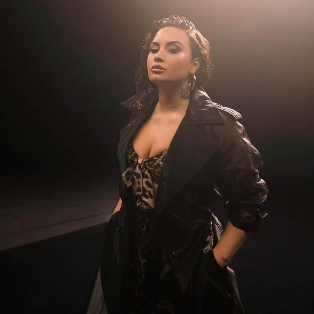 ポール・ノートンさんのインスタグラム写真 - (ポール・ノートンInstagram)「@ddlovato shot by @angelokritikos #hair by Me @leobypaulnorton #makeup by @rokaelbeauty #styling by @siena #demilovato」10月20日 10時20分 - paulnortonhair