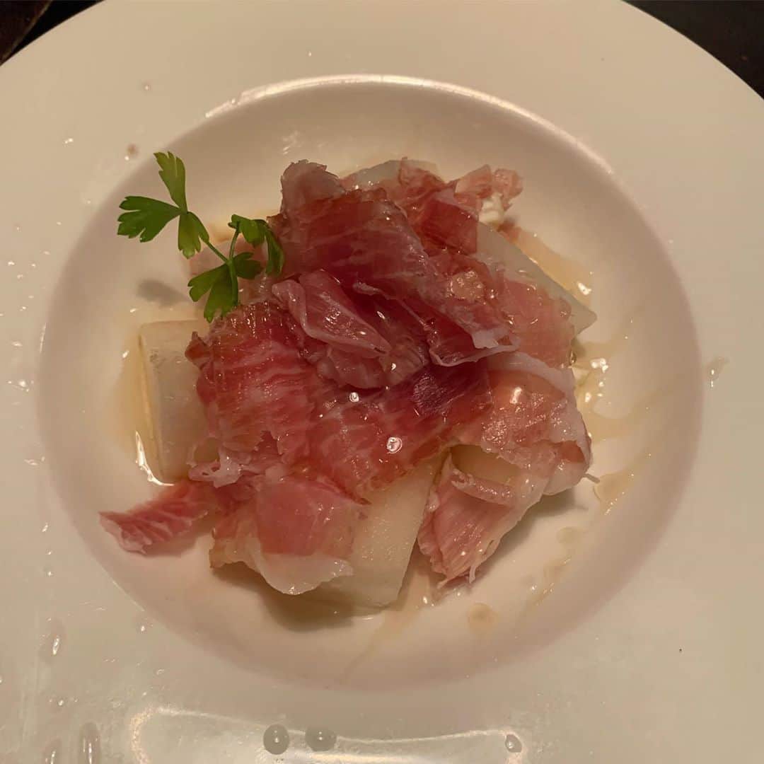 のインスタグラム：「生ハム梨チーズ😻✨✨ 先週は久々に家族揃って外食しましたの~」
