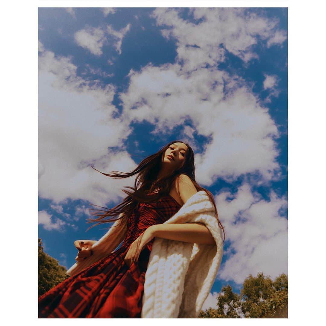 Polo Ralph Laurenさんのインスタグラム写真 - (Polo Ralph LaurenInstagram)「#KrystalJung (@VousMevoyez) features in the cover story of #1stLook wearing #PoloRalphLauren.  Krystal Jung wears our Classic Wool Blend Sweater, Sleeveless Printed Dress and Wool Plaid Skirt.  Editor: @Mesunsun_ Photographer: @Studio.ParkJongha Stylist: @WonderBird80 Makeup: @Scully100 Hair: @Iljung_Lee  #RLEditorials #PoloRLStyle」10月20日 4時58分 - poloralphlauren