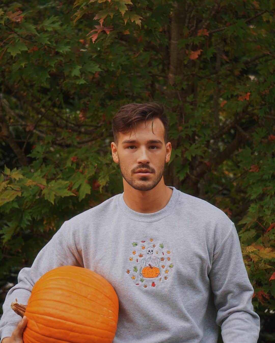 ジェイコブ・ホワイトサイズのインスタグラム：「y’all about ready for some new merch? 😳」
