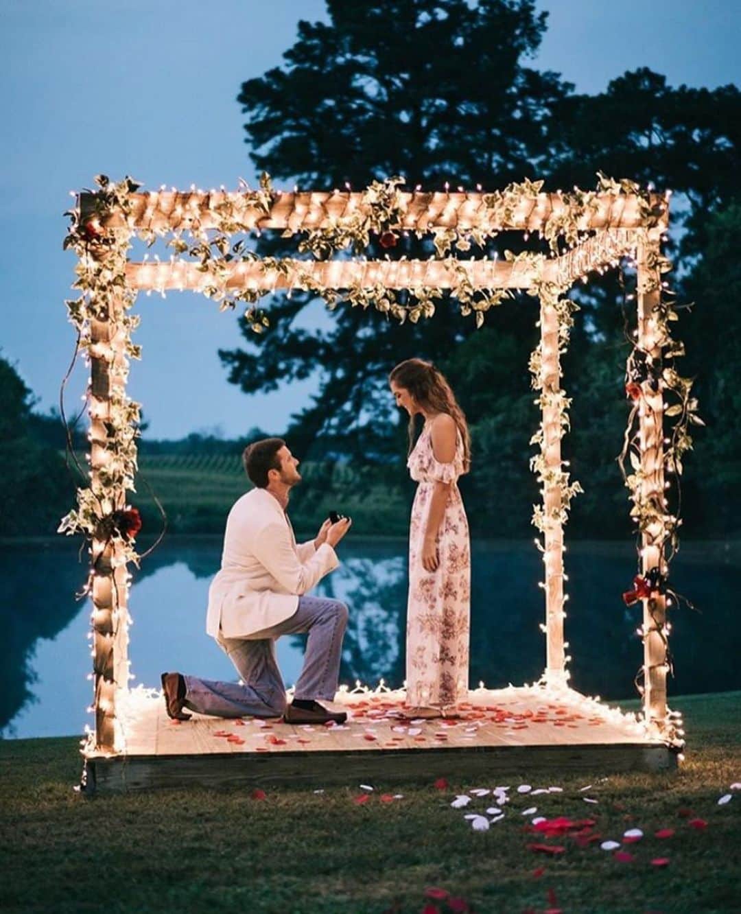 のインスタグラム：「What is your dream wedding proposal? 1-8? ♥️💎 . . . . . . . . .  #dress  #vestido #weddingdecor #decoracaocasamento  #wedding #bride #bridetobe #noiva  #vestidodenoiva #weddingdress #weddinggown  #casamento #honeymoon #luademel #destinationwedding #weddingideasbrides」