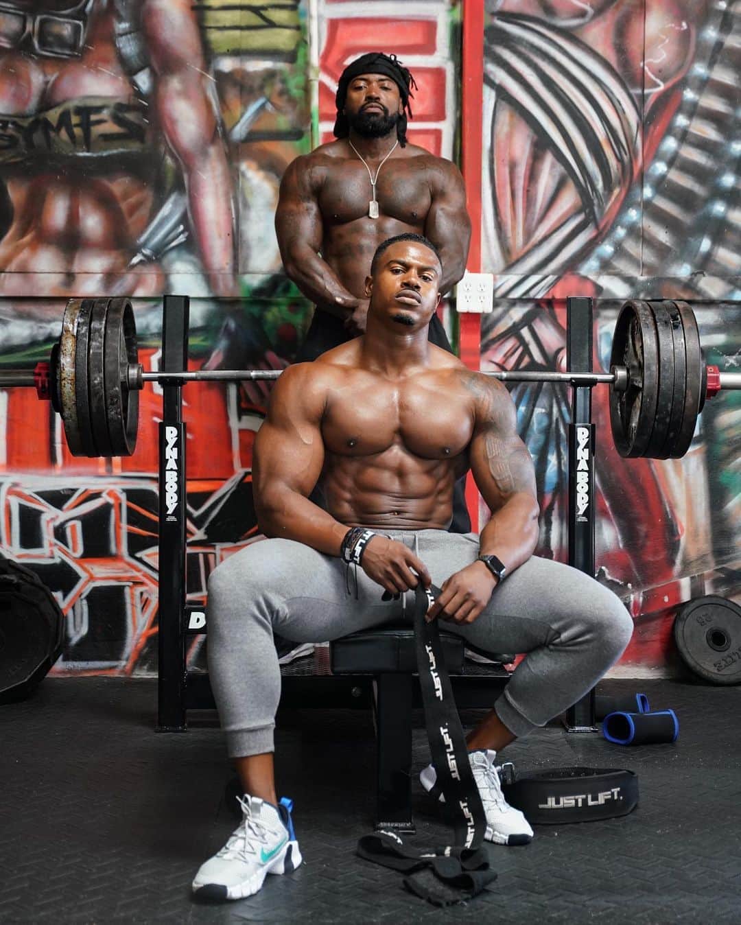 Simeon Pandaさんのインスタグラム写真 - (Simeon PandaInstagram)「Massive bench press session today with @mikerashid stay tuned for the @youtube vid coming soon 🔥💪🏾 ⁣ 👉 Subscribe at YouTube.com/Simeon panda⁣ ⁣ 🔥You can download my  training programs at SIMEONPANDA.COM⁣⁣⁣ ⁣⁣ 💴 Sign up to the @elimin8challenge for your chance to win a share of $6,000 💵 just to get in the best shape of your life 💪 Head to Elimin8.com  Link in bio⁣⁣⁣⁣⁣ ⁣⁣⁣⁣⁣⁣⁣⁣ 💊 Follow @innosupps INNOSUPPS.COM ⚡️ for the supplements I use👌🏾⁣⁣⁣⁣⁣⁣⁣⁣⁣ ⁣⁣⁣⁣⁣⁣ 👉 Be sure to SUBSCRIBE to my YouTube channel: YouTube.com/simeonpanda 👈⁣⁣⁣⁣⁣⁣ Many more 🏠 home workouts all FREE at Youtube.com/simeonpanda ⁣⁣⁣⁣」10月20日 5時19分 - simeonpanda