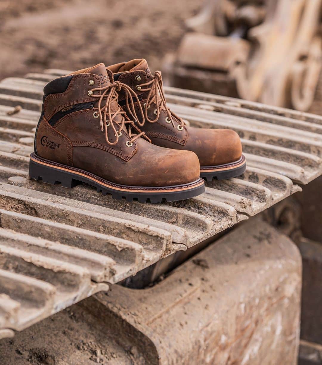 のインスタグラム：「Equipped with a removable insole insert to help keep your feet comfortable all day long.  #chippewaboots #thebestbyfar #comfort #workboots」