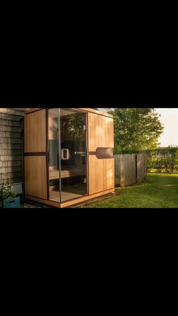 ボビー・ブラウンのインスタグラム：「Taking care of yourself is more important now than ever. I’m lucky enough to have a @sunlightensaunas, which has been such an amazing addition to my everyday health & beauty routine. It helps me relax, restore, and rejuvenate, which I’m so thankful to have the time & space to do. There are so many simple tricks to giving yourself extra love — first, take a deep breath, settle in, and do a quick stretch. If you’re lucky enough to be thinking about a sauna, that will definitely do the trick. Click the link in bio for more about my favorite one. #ad」