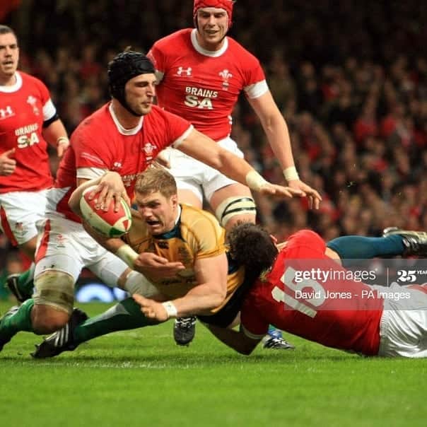 のインスタグラム：「2009: More rugby with the Force. Co-founded EightyTwenty Vision with my mate Luke O’Keefe and partnered with HEFO, a community development organisation, in rural Zimbabwe. I made the Wallabies run on side for the first time and got in trouble from Waz MacDonald, the team doctor, for putting a dislocated finger back in on the field 🖕😂」
