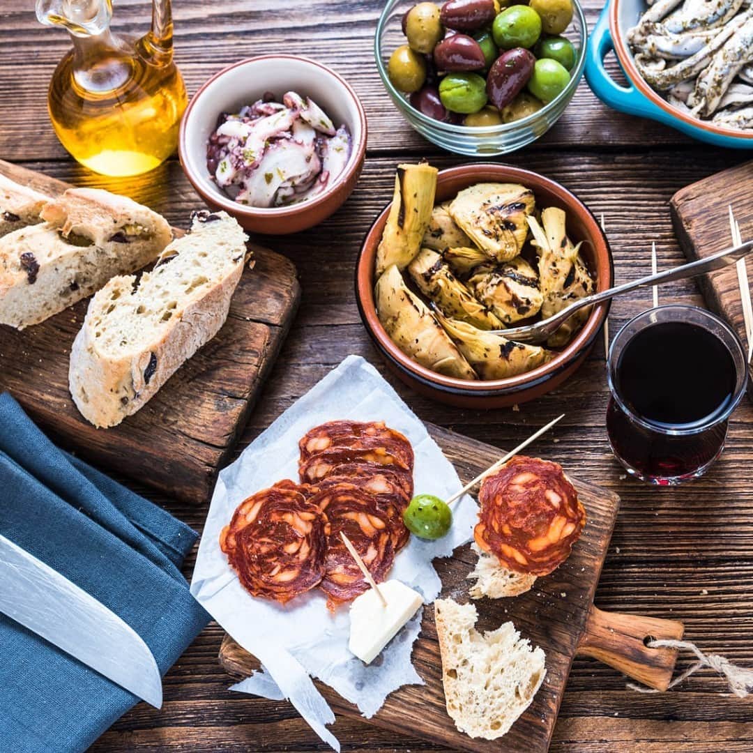Lonely Planetのインスタグラム：「If this doesn't give you the #mondaymunchies we don't know what will.   Food and wine are national obsessions in Spain.You may experience the best meal ever via tapas in an earthy bar or via a meal prepared by a celebrity chef in a Michelin-starred restaurant.   Tap the link in our bio to discover Spain’s top 10 food experiences.」