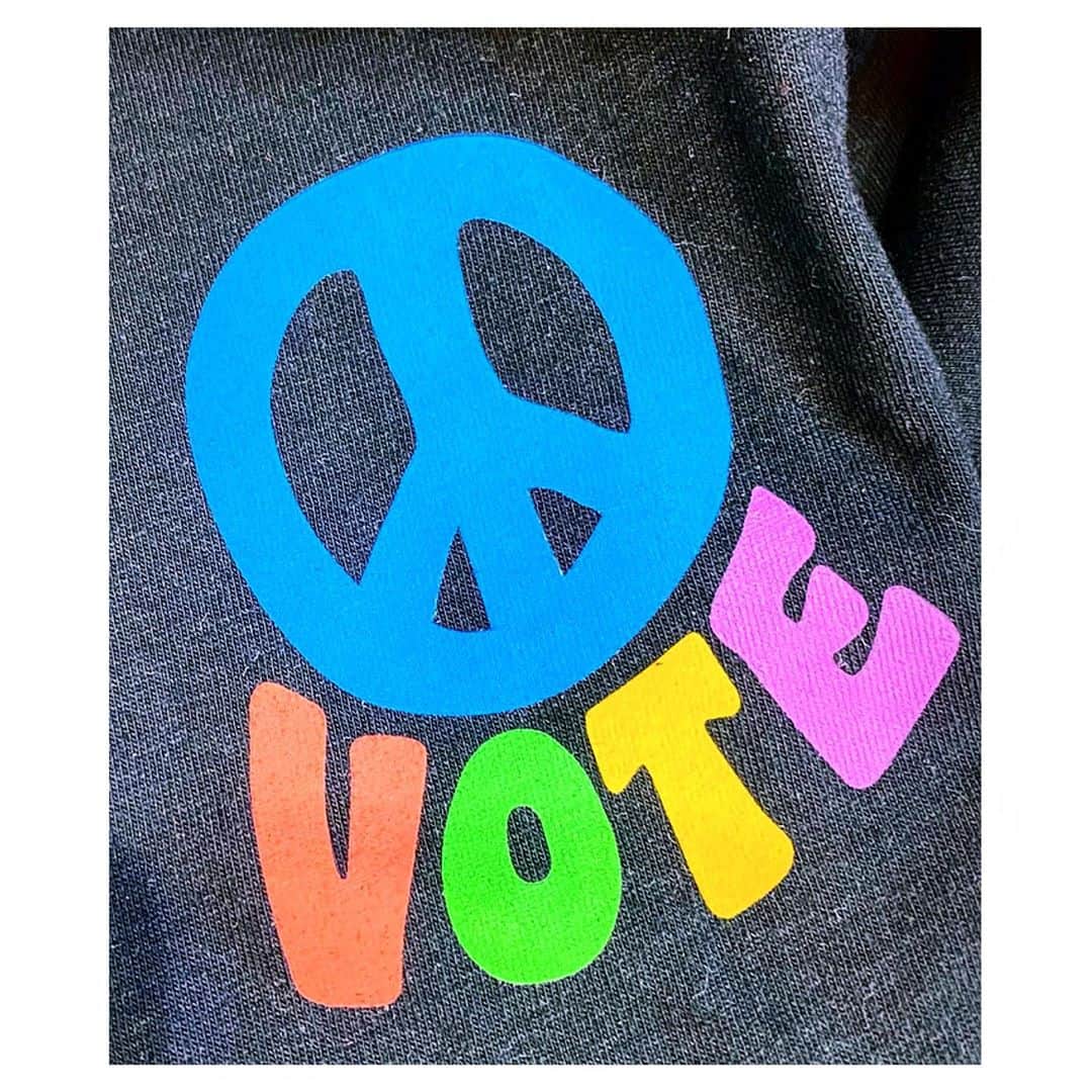 シャンテル・ヴァンサンテンのインスタグラム：「💜V❤️O💛T💙E💚」