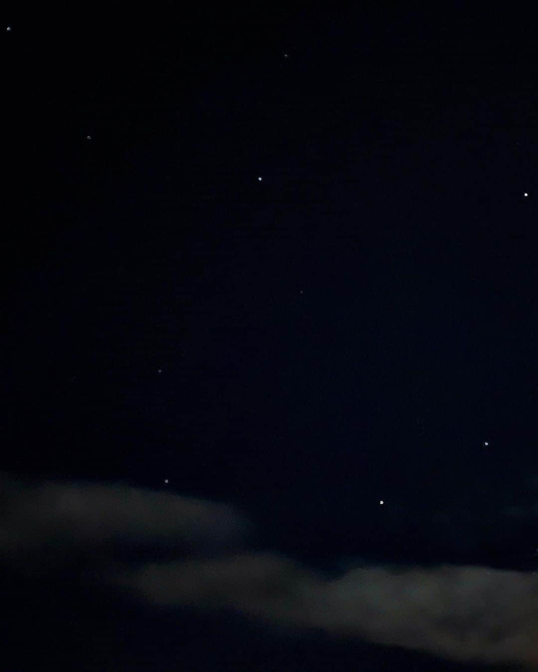 Mathilde Goehlerのインスタグラム：「Love watching the stars at night 🖤」