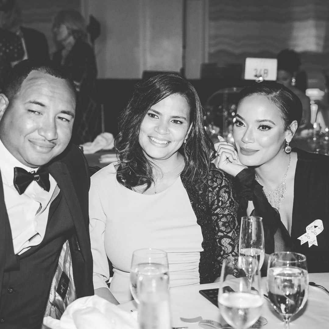 セリタ・エバンクスのインスタグラム：「The Royal Trio!!! 👑☺️ #happilyeverafter #forever #breastcancerfree Happy 2year breast Cancer free my love @mrsjomiller 💕🙏🏽」