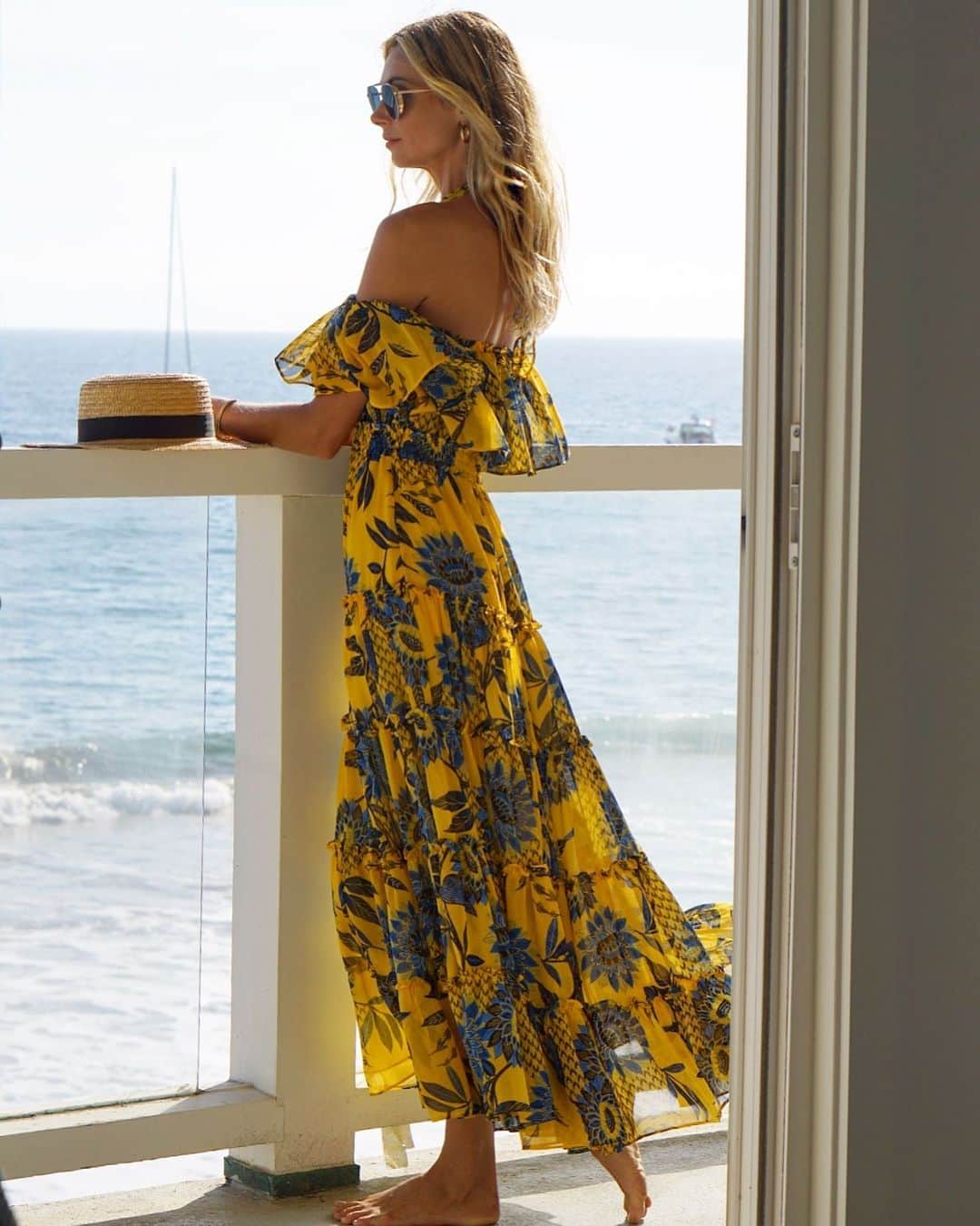 Ludi Delfinoのインスタグラム：「Weekend memories 🌊🌼」