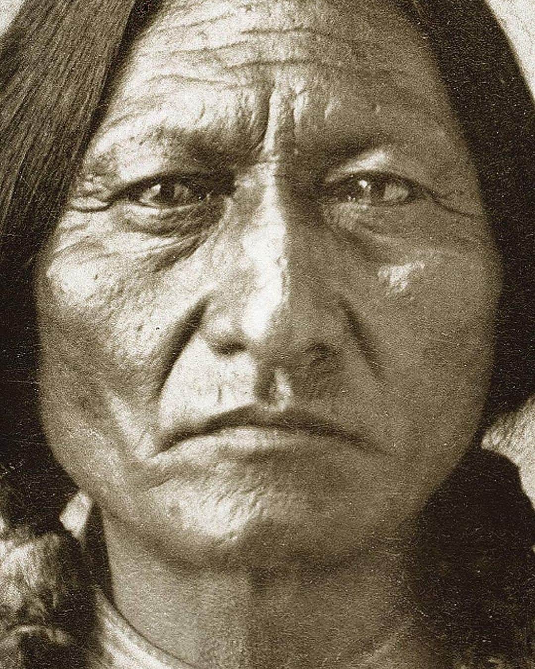 カイリー・アービングのインスタグラム：「Sitting Bull」
