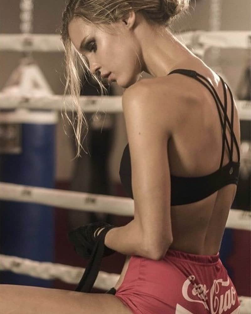 Joy Corriganのインスタグラム：「One of my favorite editorials for @galore shot by @justinmacala 🥊 What your favorite workout? I miss boxing! #tbt」